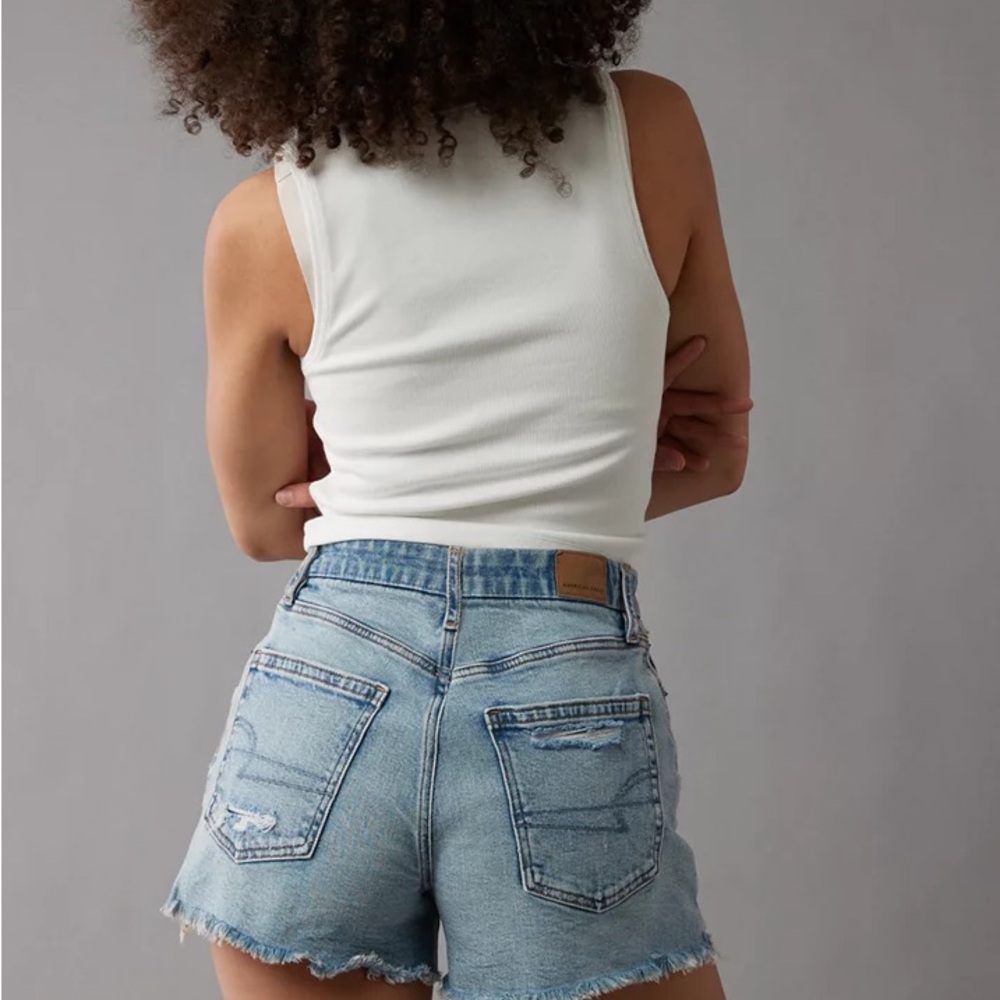 American Eagle Strigid Light Blue Distressed Denim Shorts Women’s Size 16